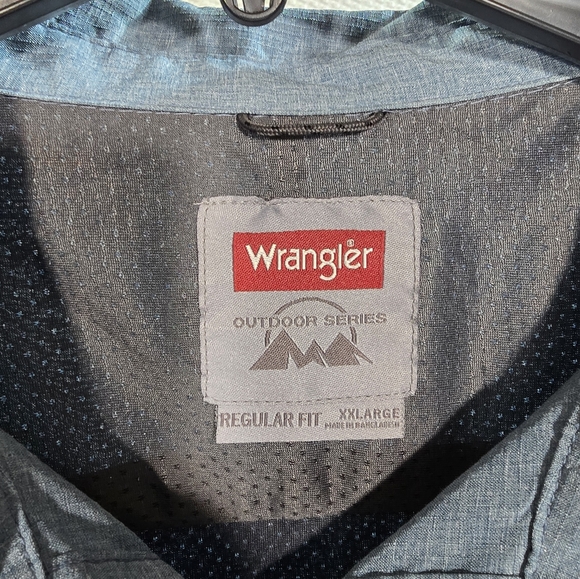 Wrangler Outdoor Series Mens Vented Blue Long Sleeve w/ Chest Pockets. XXL - Picture 3 of 6